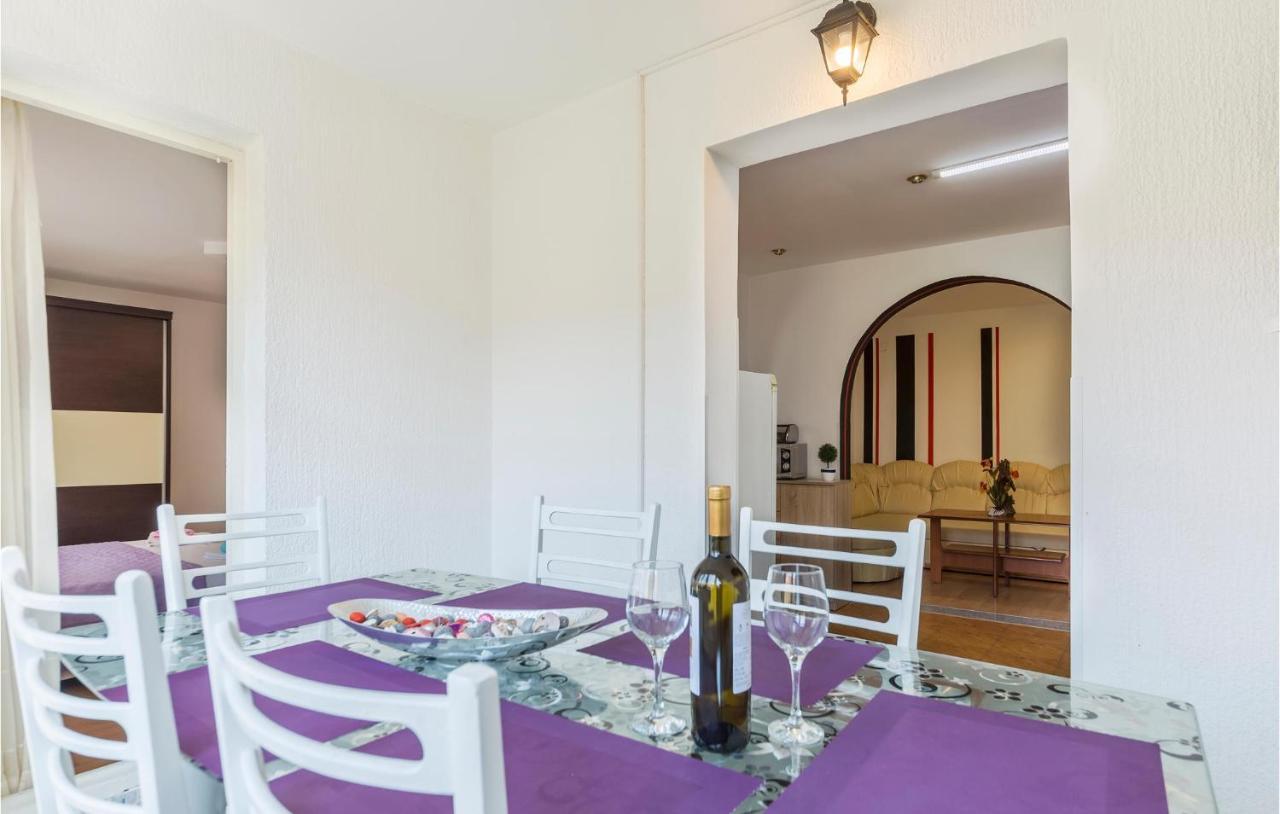 Nice Apartment In Pula With Kitchen Exterior photo
