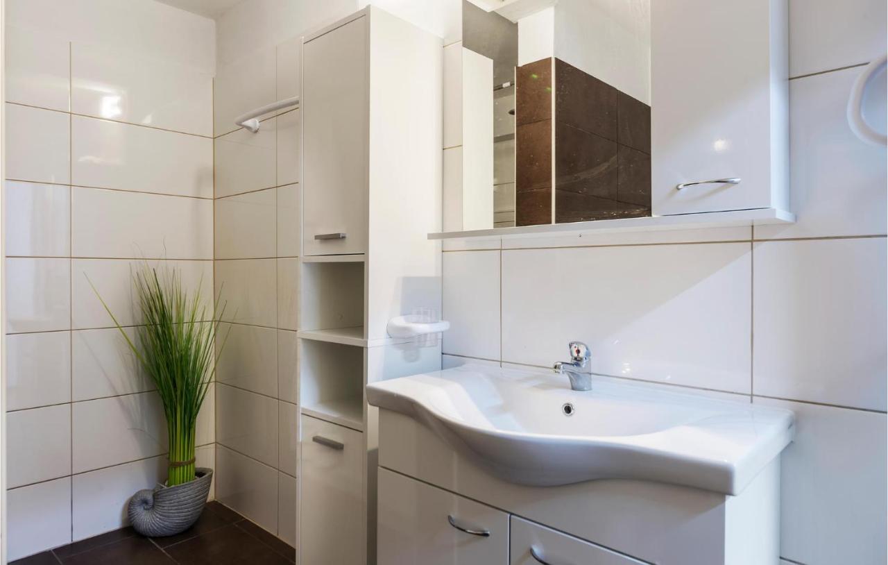 Nice Apartment In Pula With Kitchen Exterior photo